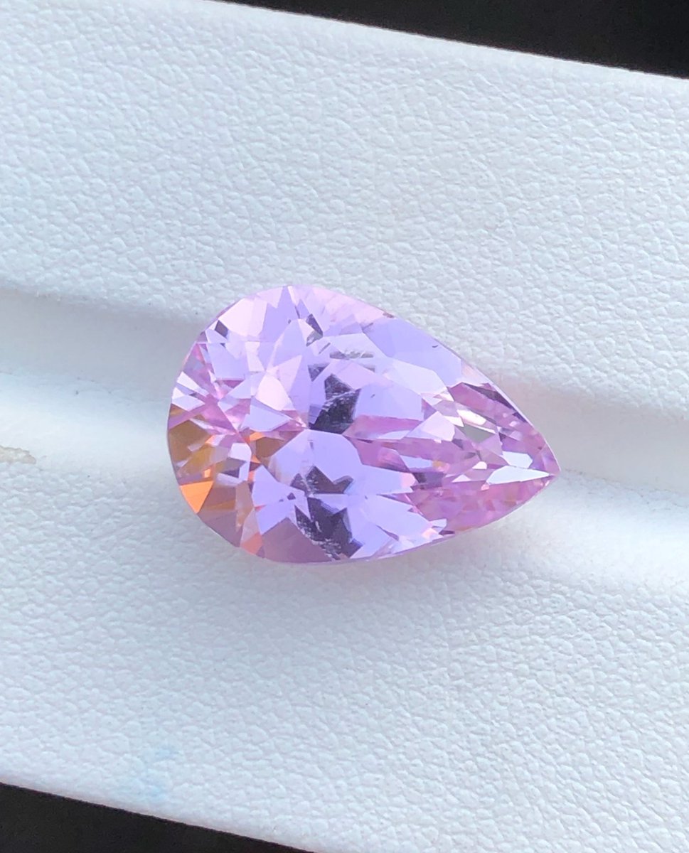 gandaraheritage's tweet photo. Stunning Pear Shape Natural Kunzite Gemstone
Weight: 12.05 ct
Dimensions: 16.9x11.8x9.9 mm
Treatment: Heated
Locality: Afghanistan
Clarity: SI
DM for details
.
.
.
#kunzite #kunzitegem #kunzitestone #kunzitegemstone #gandharagems #gems #gemstone https://t.co/U9PzTEWEDx