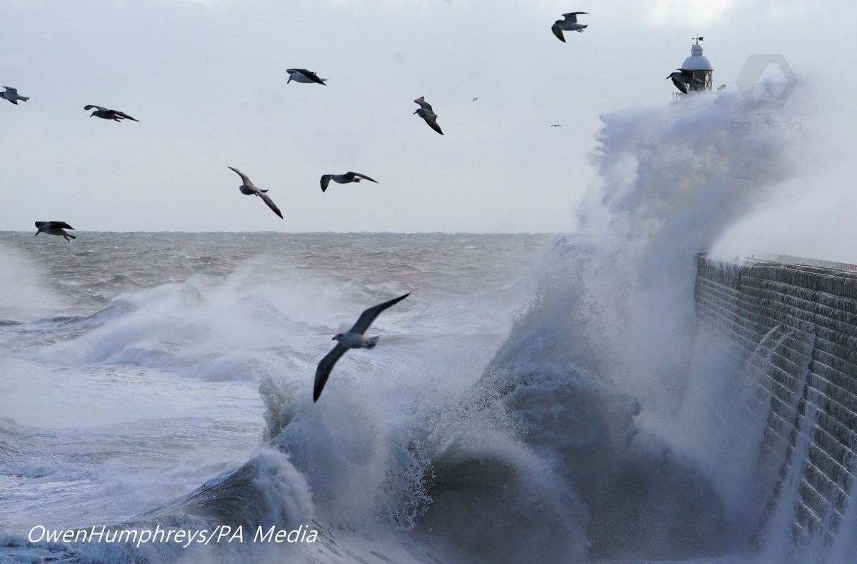 owenhumphreys1's tweet photo. A feel a storm brewing it’s wild up North here at Tynemouth, we’ve had all sorts of #weather and even snow #uksnow @StormHour @PAImages @SonyUK https://t.co/KtC7O4ULnh