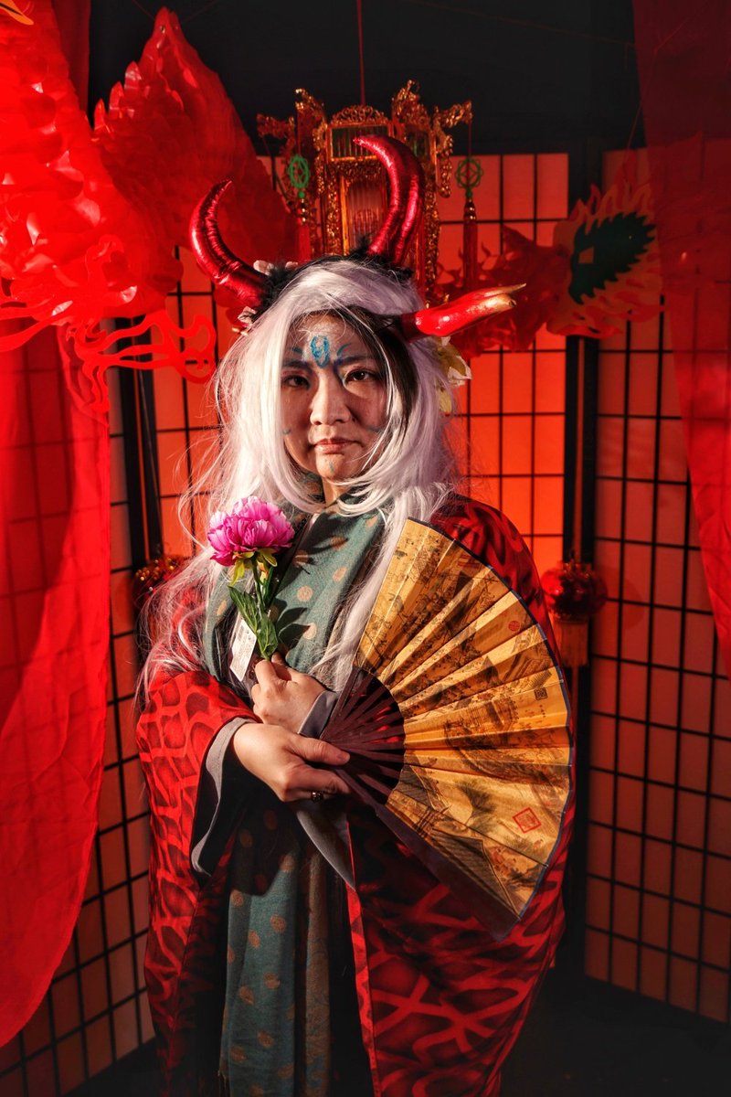 ｻｰﾋﾞｨ 昨年の場合 下北沢のリアルrpg前に 中華ファンタジーに 大怪店さんの西遊記展の打ち上げ のような 西遊記barに参加も スチームパンクと西遊記の話は かれこれありました 創作コスプレ 変化はこんな具合です カワハロ19の方ですね