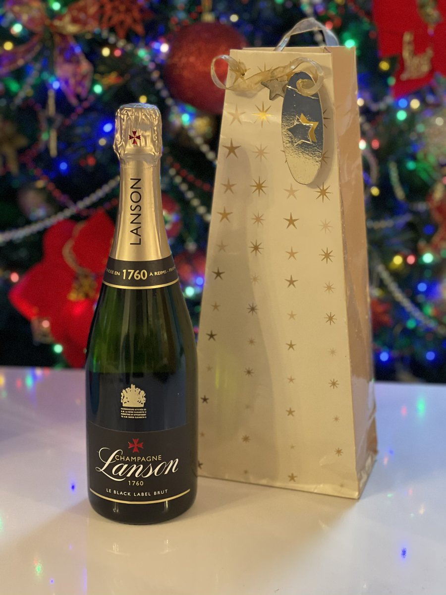 _planninghouse's tweet image. What a lovely surprise gift 🥂from a local couple we’ve given some free over the telephone advice to as they just needed a little support and guidance. They dropped this off this afternoon #morethanwork #planninghelp Merry Christmas 🎄
