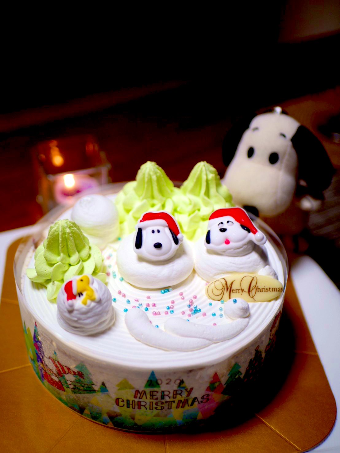 スヌーピー男子 メリークリスマス サーティーワンからピーナッツの仲間たちがあしらわれたスヌーピーとオラフのクリスマス スノーマンアイスケーキが発売中です サンタ姿のスヌーピーとオラフ ウッドストックがかわいくお祝いしてくれています