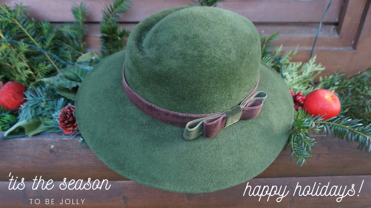 hats_by_robin's tweet image. Wishing you a Merry Christmas and a much happier and safer New Year with many more 'hat' occasions! #christmas #millinerymaker #winterhats