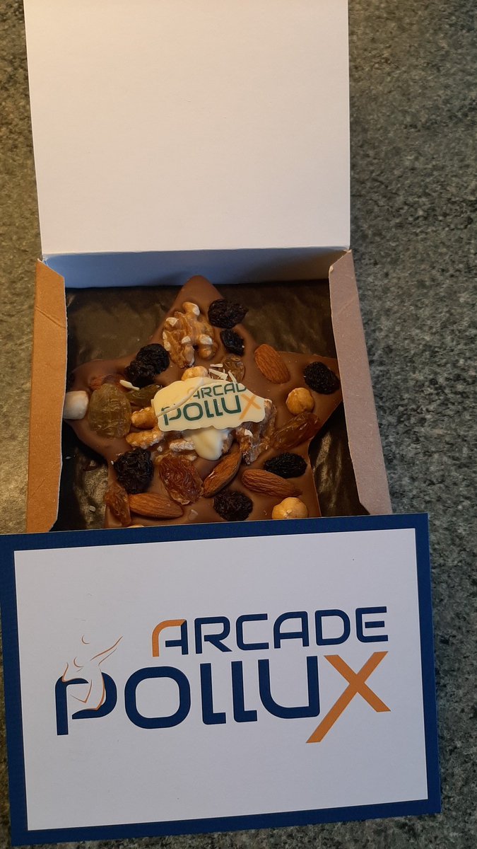 Wat een super leuk cadeau gekregen van pollux oldenzaal. Wat is volleybal trainer zijn toch leuk! <a href="/SportplezierNL/">Sportplezier</a> <a href="/NevoboOost/">Nevobo regio Oost</a>