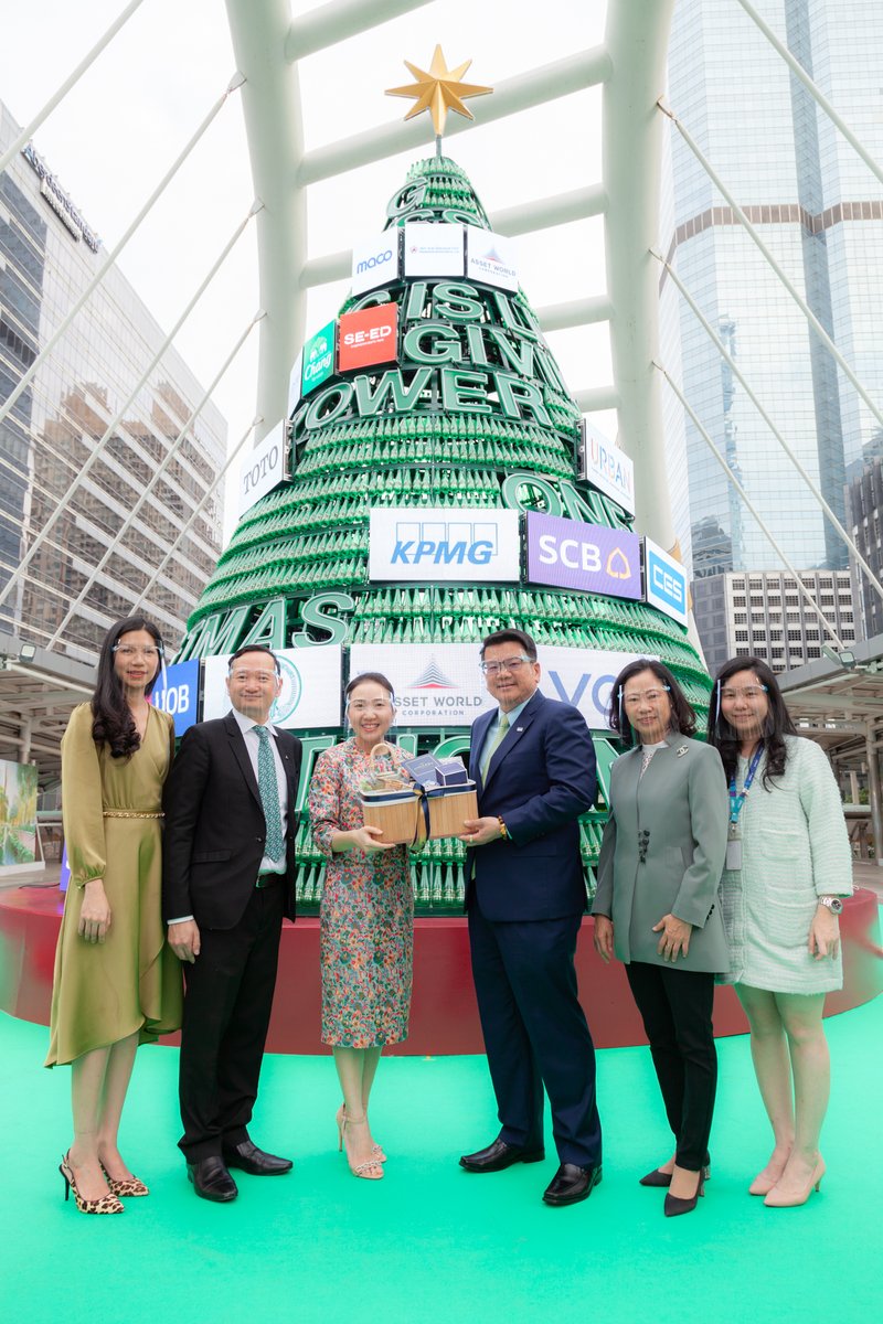 KPMG_TH's tweet photo. เคพีเอ็มจี ประเทศไทย ร่วมเปิดแคมเปญ “A Sathorn District Charity Christmas Tree” ต่อเนื่องเป็นปีที่ 8 พร้อมสานต่อพลังแห่งการให้ ภายใต้แนวคิด The Power of One เพื่อส่งมอบสิ่งดีๆ กลับคืนสู่ชุมชน สังคมและสิ่งแวดล้อม #KPMGinThailand #GiveGreenCBD
#EmpiretowerWeRun #Runonecup https://t.co/HibrleZaFm