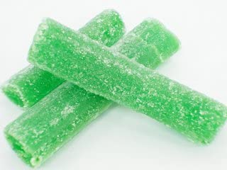 さんりようこ ケーキを飾るアンゼリカ フキの砂糖漬け 子供の頃よく使ってたけど なんでフキなの って謎だった 甘くして色を付けるなら材料はなんでも良さそうなので セイヨウトウキという香りが強くて色が鮮やかな植物の代用だったんだね T