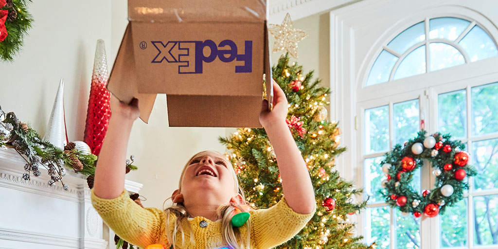 Hoping this holiday season delivers you and yours so much joy! 😊 #HappyHolidays https://t.co/MbVPKtACx8