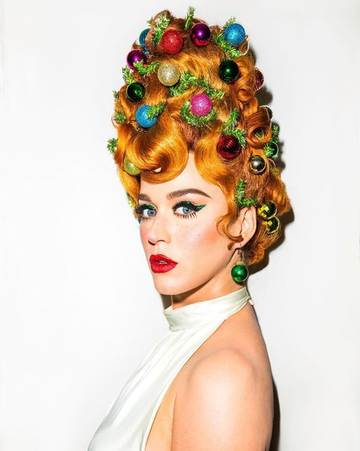Christmas hair anyone? We are loving Katy Perry's Christmas style 🥂❤️🎄🥳

Happy Christmas Eve everyone 🥳🎄❤️🥂

#Christmas #christmashair #hairoftheday #janetmaitlandhairexcellence