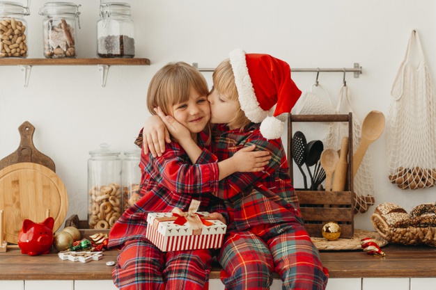 RouteActive's tweet photo. Desde #RouteActiveHotel te deseamos Feliz Navidad junto a todos tus seres queridos. 😍🎄🥂

Hoy es momento de tomar una pausa, disfrutar y empujar con más energía nuestras metas individuales y colectivas.

¡Felices fiestas a todos! 🎄❤️ https://t.co/cyMhlxyAAU