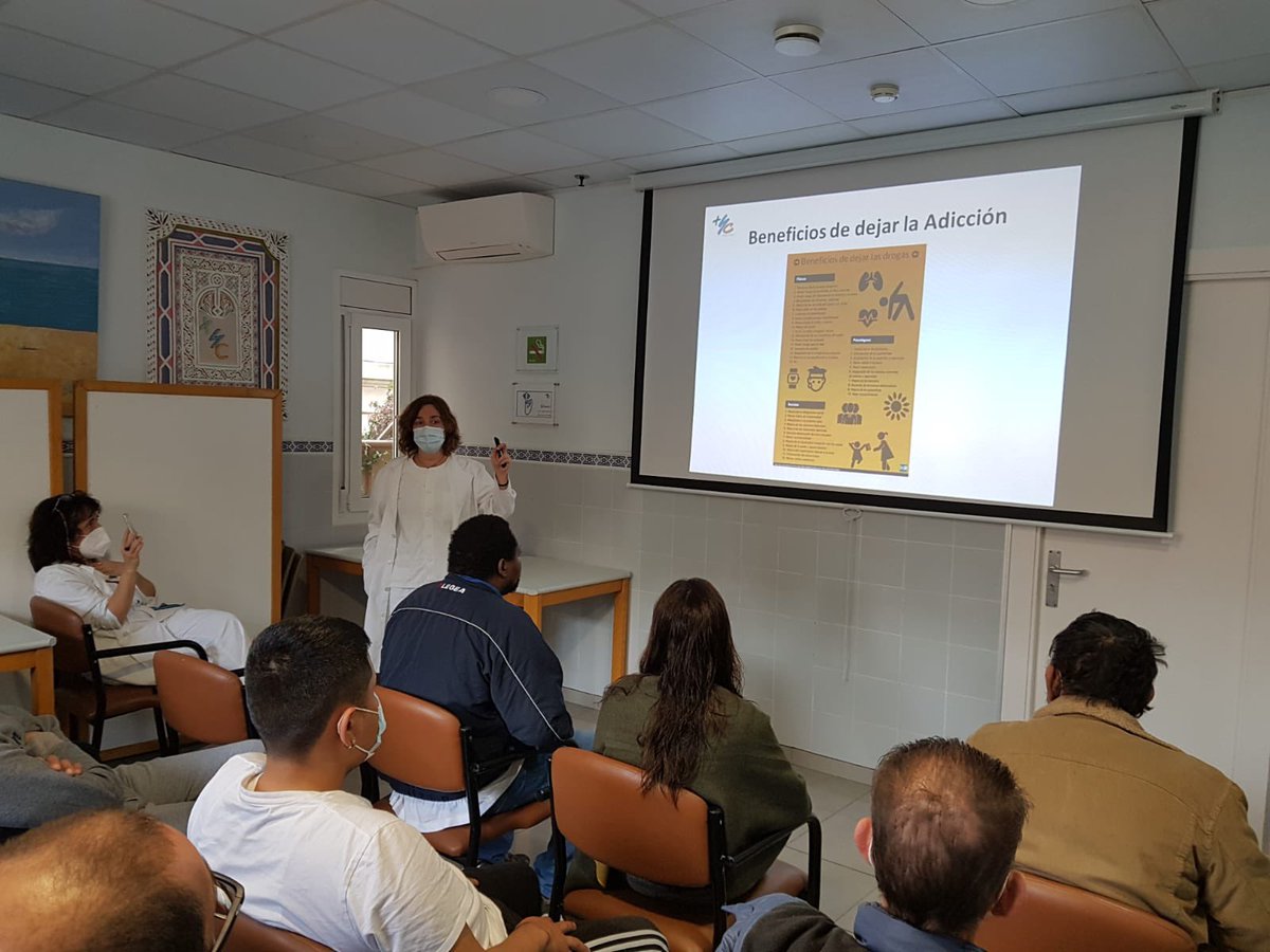 ServeisClinics's tweet photo. Nueva sesión para nuestros pacientes. Esta vez sobre adicciones. Gran expectación y participación!! #tuberculosis #addicciones https://t.co/93qvujEMWF