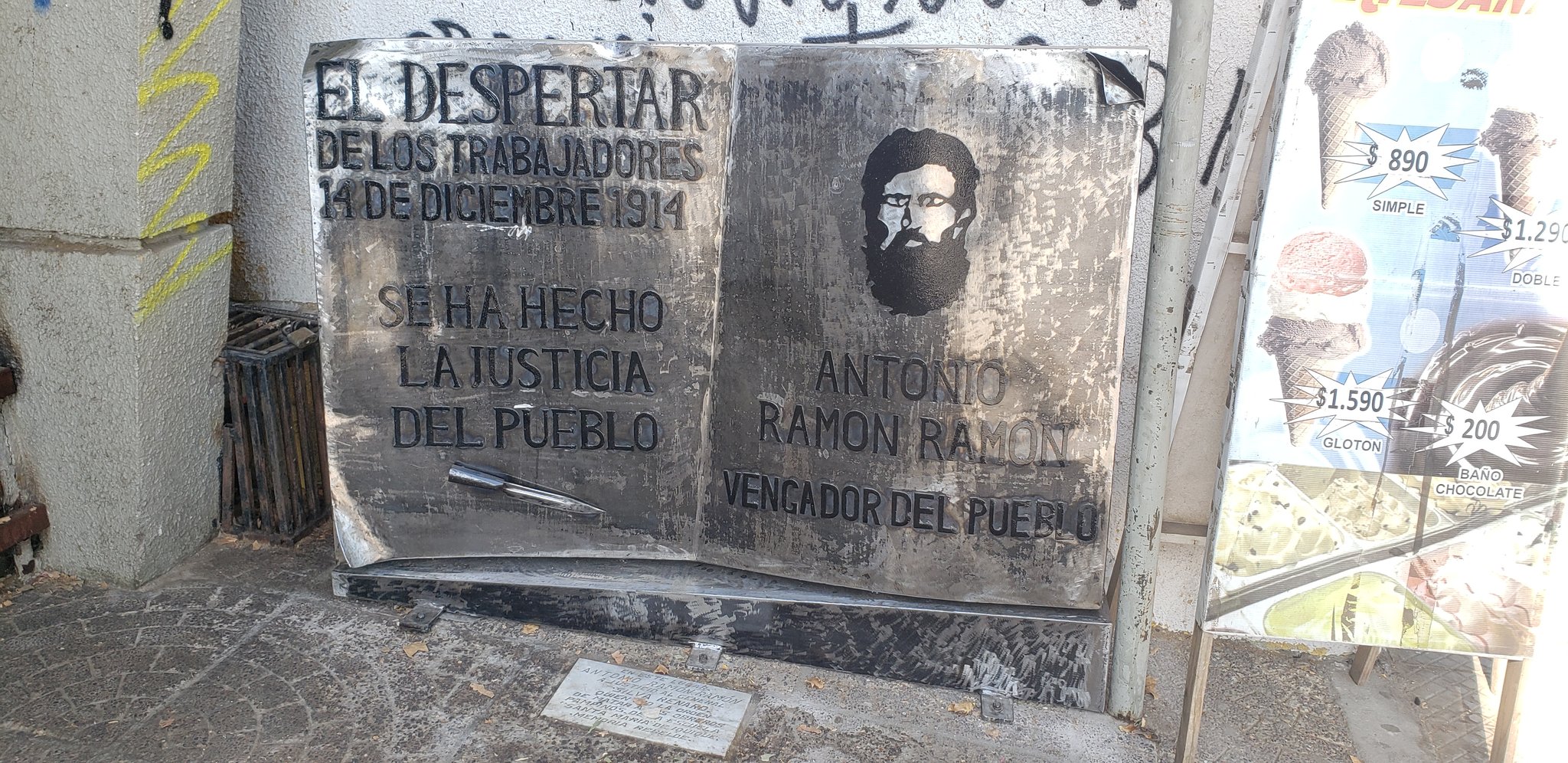 Homenaje a Antonio Ramón Ramón, el vengador de la Escuela Santa María de Iquique
