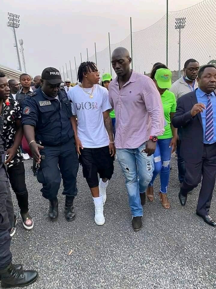 EkwatTV's tweet photo. Clinton Njie is presently in the Buea for the Njie Clinton End of Year football tournament where the winner will go home 1 million CFA, first runner up 600k , second runner up 400k. 

The Cameroonian International provided football kit for the teams. https://t.co/TXkKYApqiH