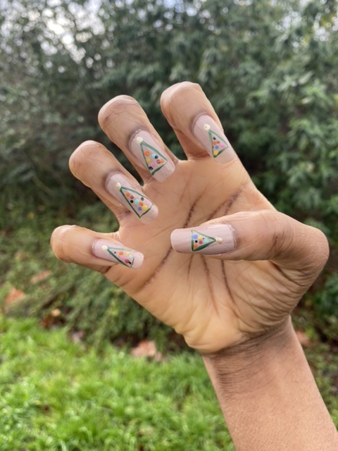 Quick and easy Christmas nails to show off at your Christmas zoom party! Check out a tutorial here: nailunheard.com/minimalist-chr…

#nailart #christmasnails #christmasnailart