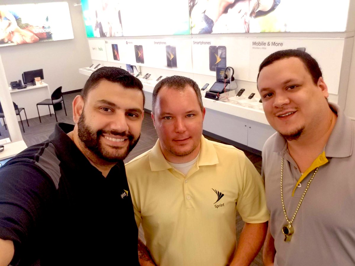 Wow! I just came across this picture! <a href="/Samir_fl/">Samir Boulos</a> @IsraelDeGros3   April of 2018, back in Port Charlotte.