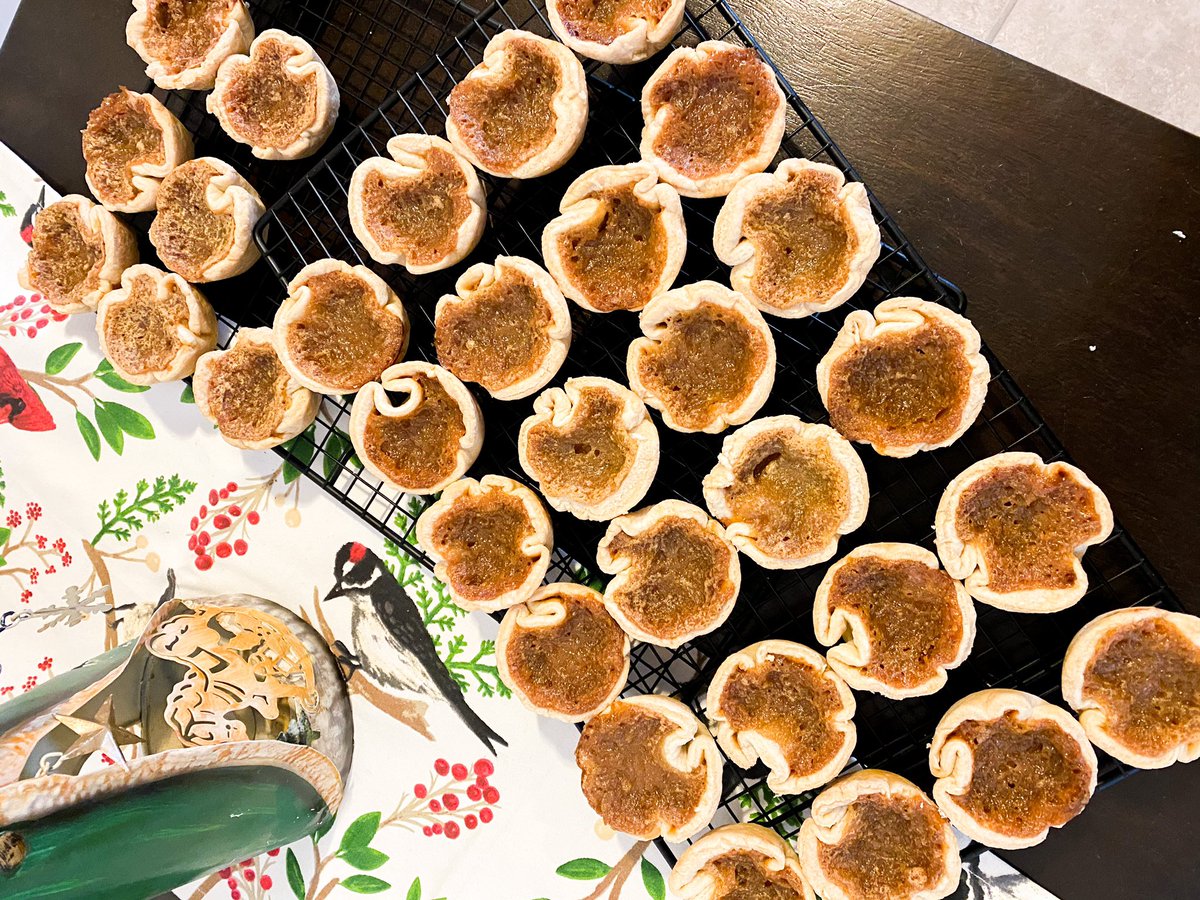 From Haileybury to you we wish you a holiday filled with outdoor adventures and plenty of butter tarts 🌲🙏❤️