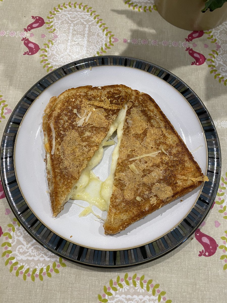 Turkey and ham is good and all but a 3 cheese grilled cheese is the proper start to Christmas <a href="/Gizzlefo/">Gary Beatty</a>
