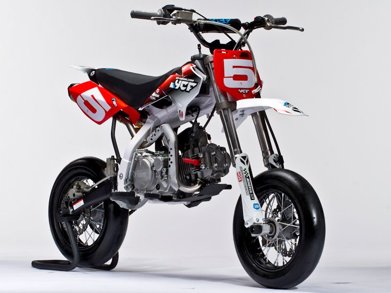 ドコデモモタード Docomota S2 スペック的には10馬力前後のエンジンに70kgの軽い車体 ミニ バイクコースも全般的に走れるので本格モタードよりコース選択も広い Xr100モタやグロムよりも脚回りがモトクロスベースなのでモタードマシンの挙動やマシン