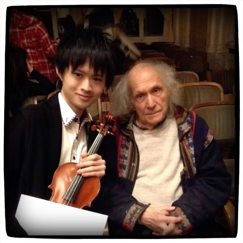 Will_Pampelmuse's tweet image. 今日24日、ギトリス氏が天に召されたそうです。

沢山のことを学びました。

レッスンの最後のお言葉、

「君は何の為に誰の為にヴァイオリンを弾くのか」

一生忘れません。

#RIP
#ivrygitlis