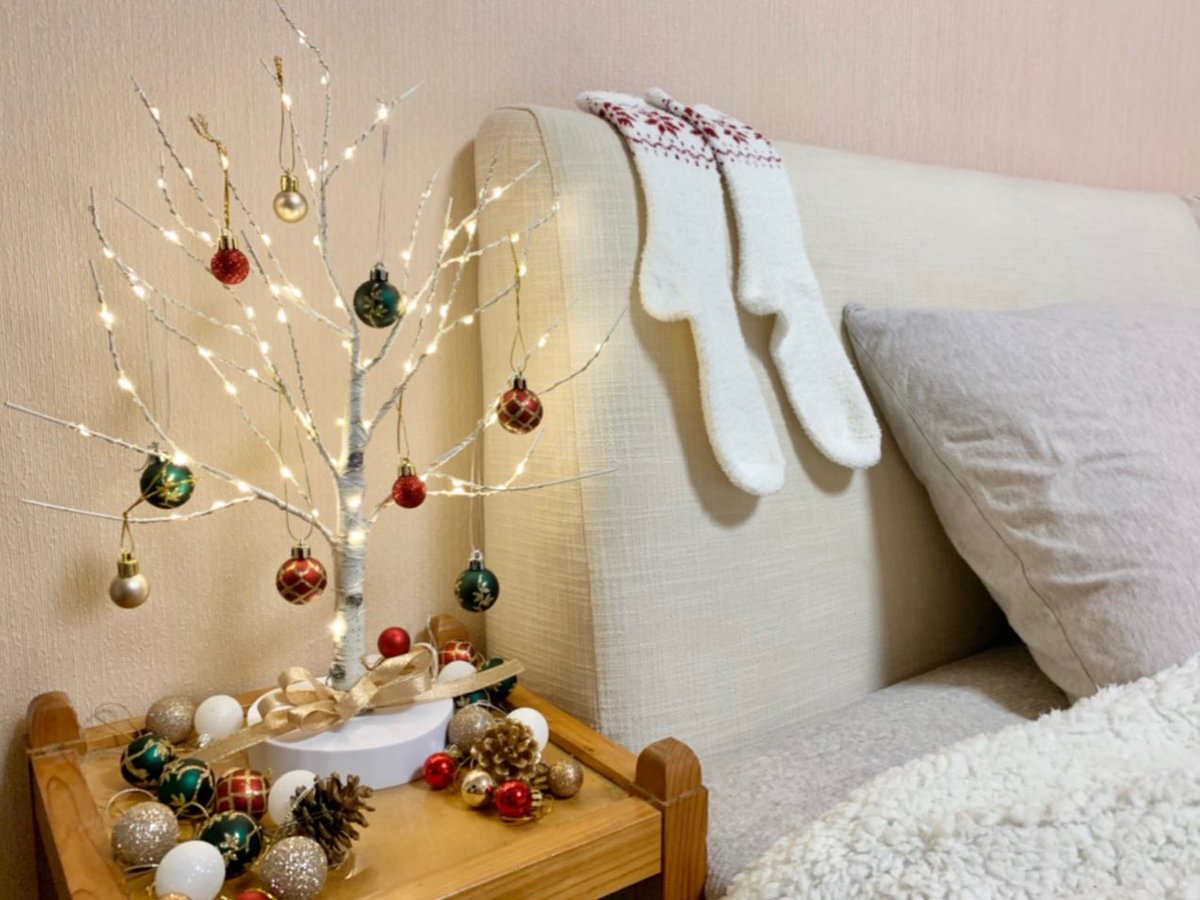 赤と緑に模様替え🎄✨

靴下も飾ってみたけど…
一足で良いのだったかしら🤭💕🧦 https://t.co/e0tcqhd6dA
