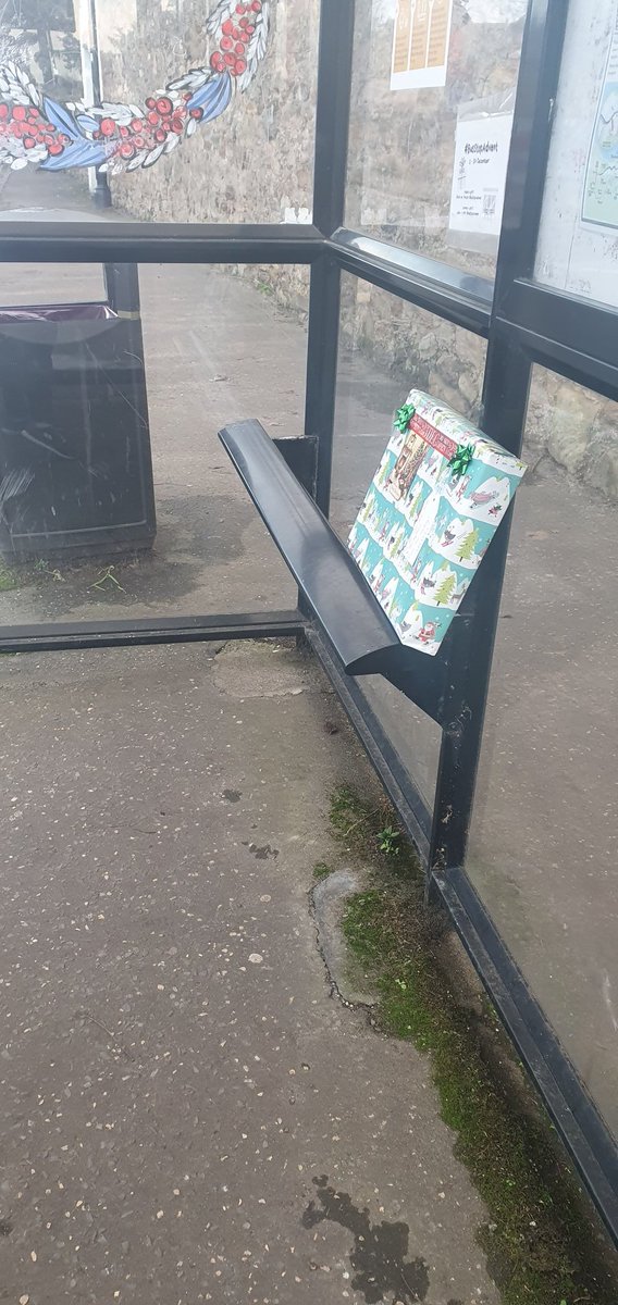 _ThePantsParty_'s tweet photo. #BusStopAdvent seems a special mystery has appeared...@PPansBusShelter https://t.co/M520DfxIOm