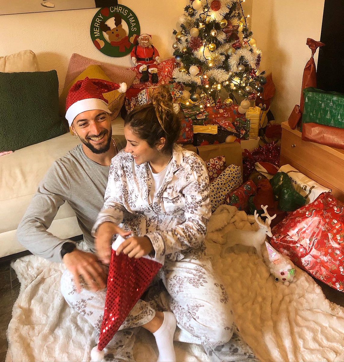enzo10official's tweet photo. Merry Christmas 🎄🧸🎅🏽 with all our love, positivity and health! ♥️
#wearebeachsoccer #bsww #3tool #ambassador #futbolplaya #sefutbol #mydreams #enjoy #happy #reality #love #power #style #mystyle #quality #smile #level #biglevel #enzo10 #show #cadadiadevidaesunregalo https://t.co/5GUWqgNply