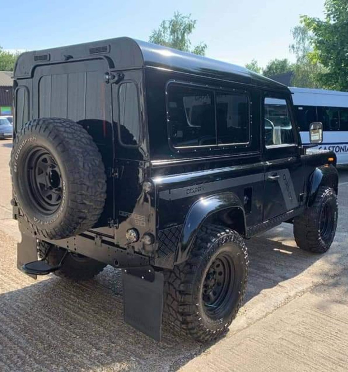 Stolen Cars And Bikes In Kent & South East London (@stolen_in) on Twitter photo Stolen from Sunbury on Thames late last night or early hours this morning.
Land rover defender K725GYG. <a href="/MPSRTPC/">Roads & Transport MPS</a> <a href="/SurreyRoadCops/">Roads Policing - Surrey Police - UK</a> <a href="/SurreyPolice/">Surrey Police</a> <a href="/metpoliceuk/">Metropolitan Police</a> Stolen from Sunbury on Thames late last night or early hours this morning.
Land rover defender K725GYG. <a href="/MPSRTPC/">Roads & Transport MPS</a> <a href="/SurreyRoadCops/">Roads Policing - Surrey Police - UK</a> <a href="/SurreyPolice/">Surrey Police</a> <a href="/metpoliceuk/">Metropolitan Police</a>