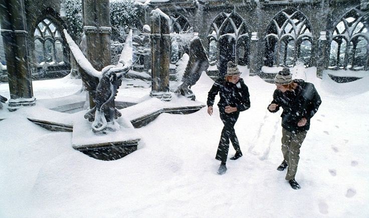 artstylws's tweet photo. é véspera de natal em hogwarts, esse é o tweet. https://t.co/Bt5cGjhubJ