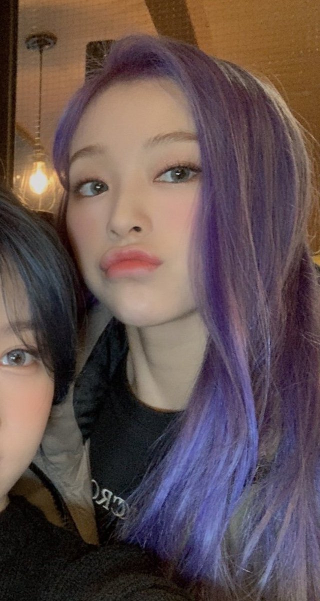 a gahyeon thread but everytime you scroll her purple hair gets more silver