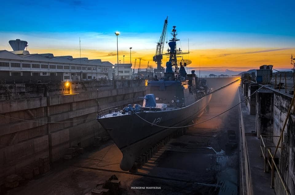 WarshipCam's tweet photo. Royal Thai Navy Naresuan-class frigate HTMS Naresuan (FFG 421) in dry dock in Thailand today - December 24, 2020 #naresuan #ffg421
* photo posted on Royal Thai Navy FB page https://t.co/82CwcnL0Is
