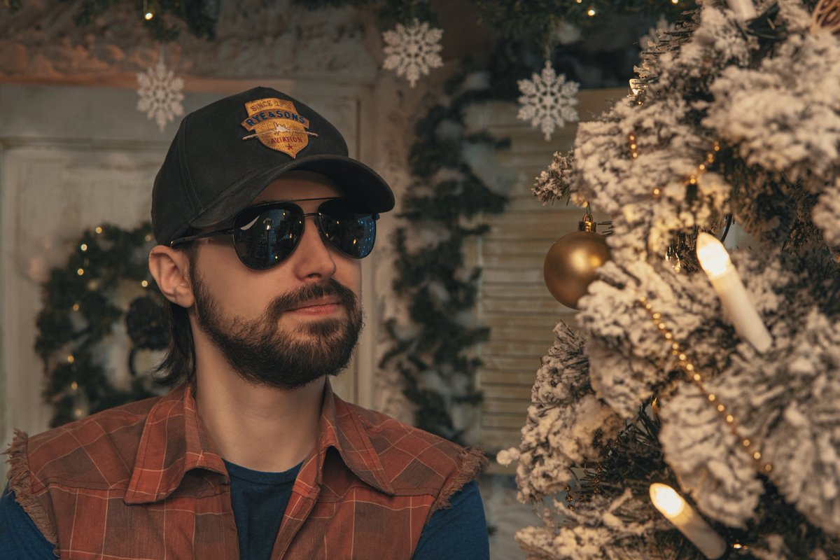 goosecosplay1's tweet photo. Holidays coming to Hope County!
Little preview of yesterday's spontaneous photoshoot. More on Christmas and later on π
πΈ- @alexx_andersen
#FarCry #FarCry5 #Christmas #MerryChristmas #ubichristmas
#nickrye #Ρosplay #UbiCommunity https://t.co/rk4ibVBZgJ