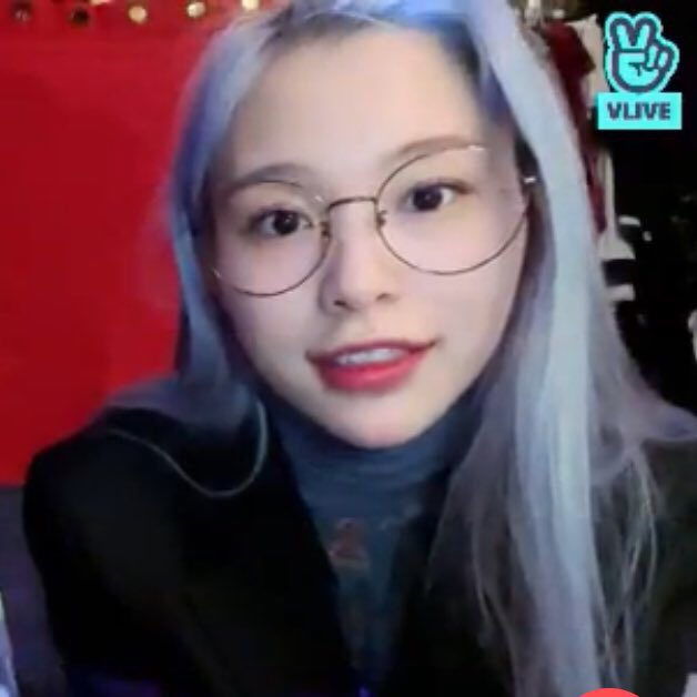 a gahyeon thread but everytime you scroll her purple hair gets more silver