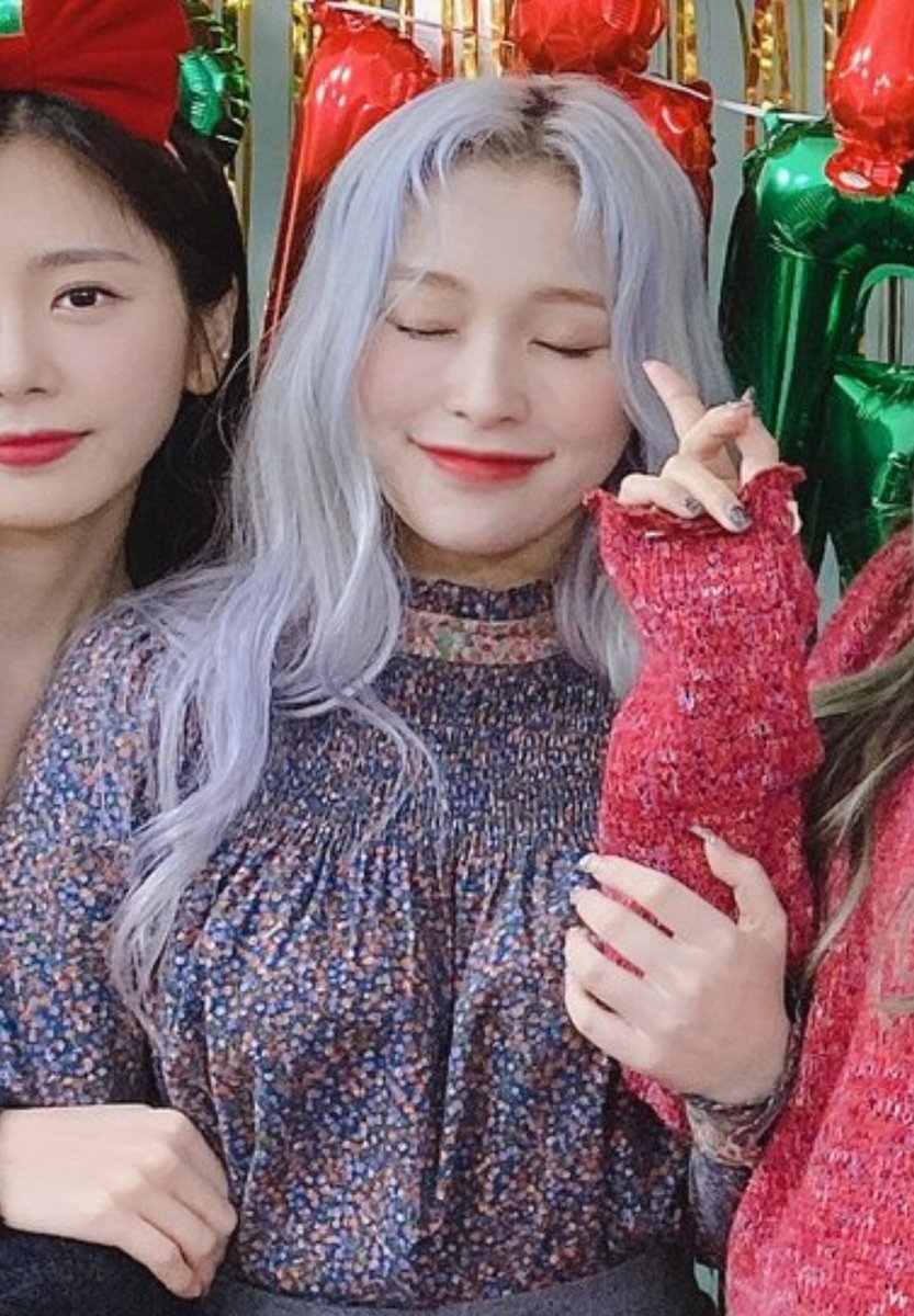 a gahyeon thread but everytime you scroll her purple hair gets more silver