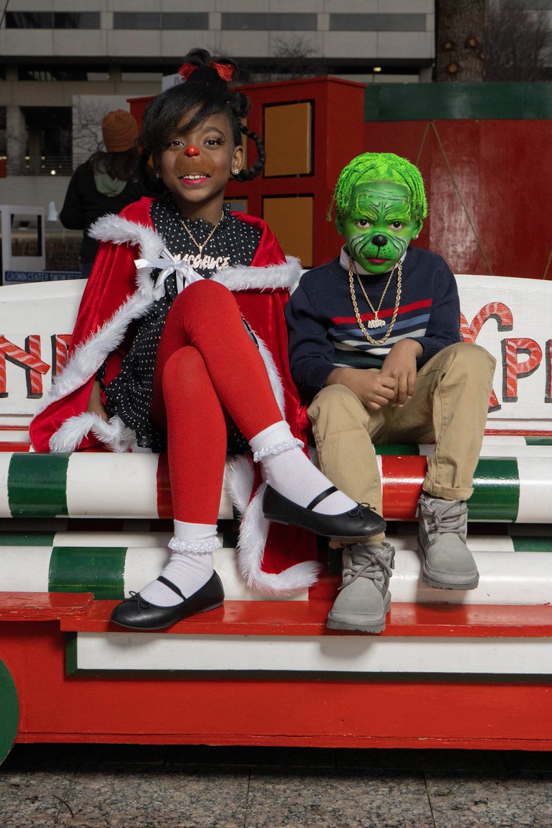 SirMyro's tweet photo. If this doesn’t go viral Twitter y’all are different! #Christmas2020🎄 https://t.co/NAQzskVJ5u