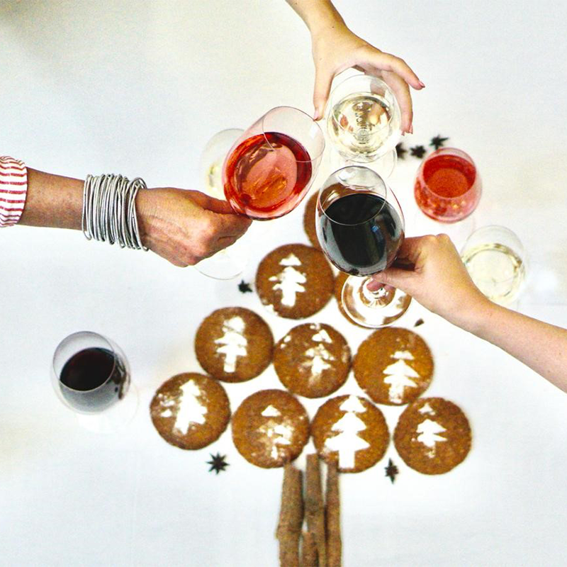 Christmas Eve Cheers around the Lozärn family table – we hope you are surrounded by loved ones this Christmas!

#LozarnWines #LozarnMoments #SmutsFamily #Carmenere #CarmenereSouthAfrica #AtHomewithLozarn #Lozarnmoments #SeasonOfCelebration