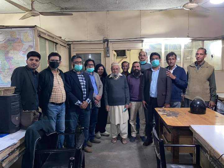 miankhuramwatto's tweet photo. The Democrats Panel @ Newspaper #Ummat Newspaper 🗞

InshaALLAH #TheDemocrats✌

#KPC #KUJ #PressClub #KarachiPressClub #kpcelection21 #KUJ_Dastoor #press #mksw85official @saqibSJang #inna @HasanShazia @waheedrajpar1 @mrizwanbhatti @farooq_reporter @faziljamili https://t.co/GeUowaNnaF