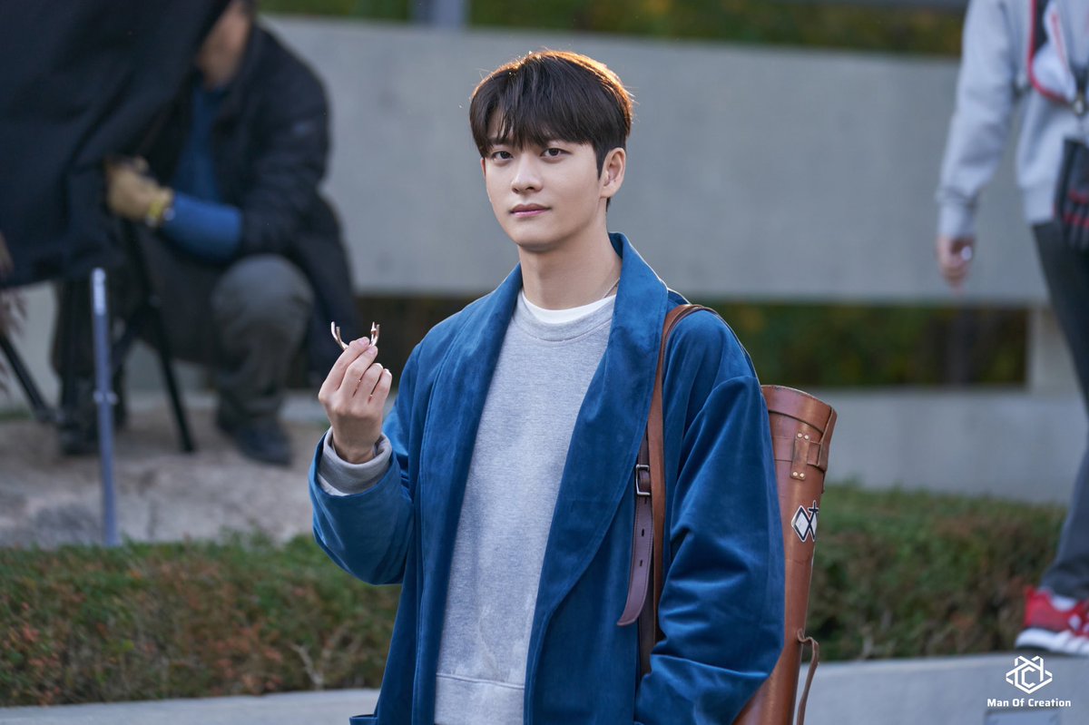 manofcreation0's tweet photo. #맨오브크리에이션이 준비한 
크리스마스 선물🎁
#강태오 배우 <런 온> 비하인드 
▶https://t.co/4KvTv5I9kZ

#kangtaeoh #JTBC #런온 #이영화 
#manofcreation #네이버포스트 #비하인드 https://t.co/reI4bFrOBU