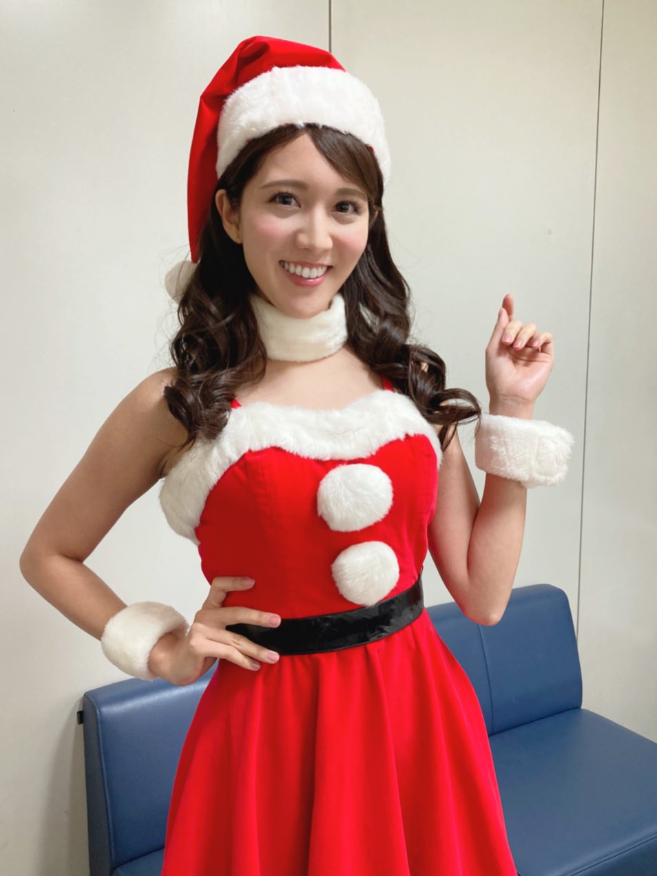 石川彩夏 しゃいにぃ お知らせ １２月２４日 ２５時５分より ２時間生放送 フジテレビ系列 明石家サンタ の史上最大のクリスマスプレゼントショー にサンタガール として出演させて頂きます 是非ご覧下さい 明石家サンタ