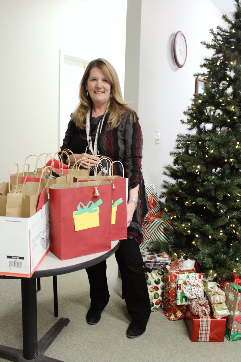 commlivmo's tweet image. For the last few years, Laurie Strickland and her students have collected &amp;amp; assembled gift bags of personal hygiene items in memory of her mother, Mary. They make a huge difference for those in our Residential program. We are so thankful for this thoughtful donation! @academy1818
