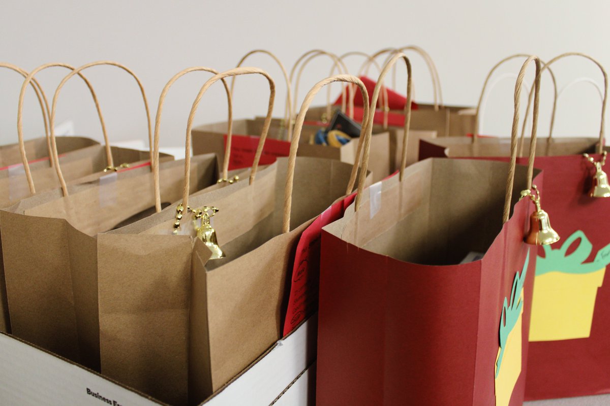 commlivmo's tweet image. For the last few years, Laurie Strickland and her students have collected &amp;amp; assembled gift bags of personal hygiene items in memory of her mother, Mary. They make a huge difference for those in our Residential program. We are so thankful for this thoughtful donation! @academy1818