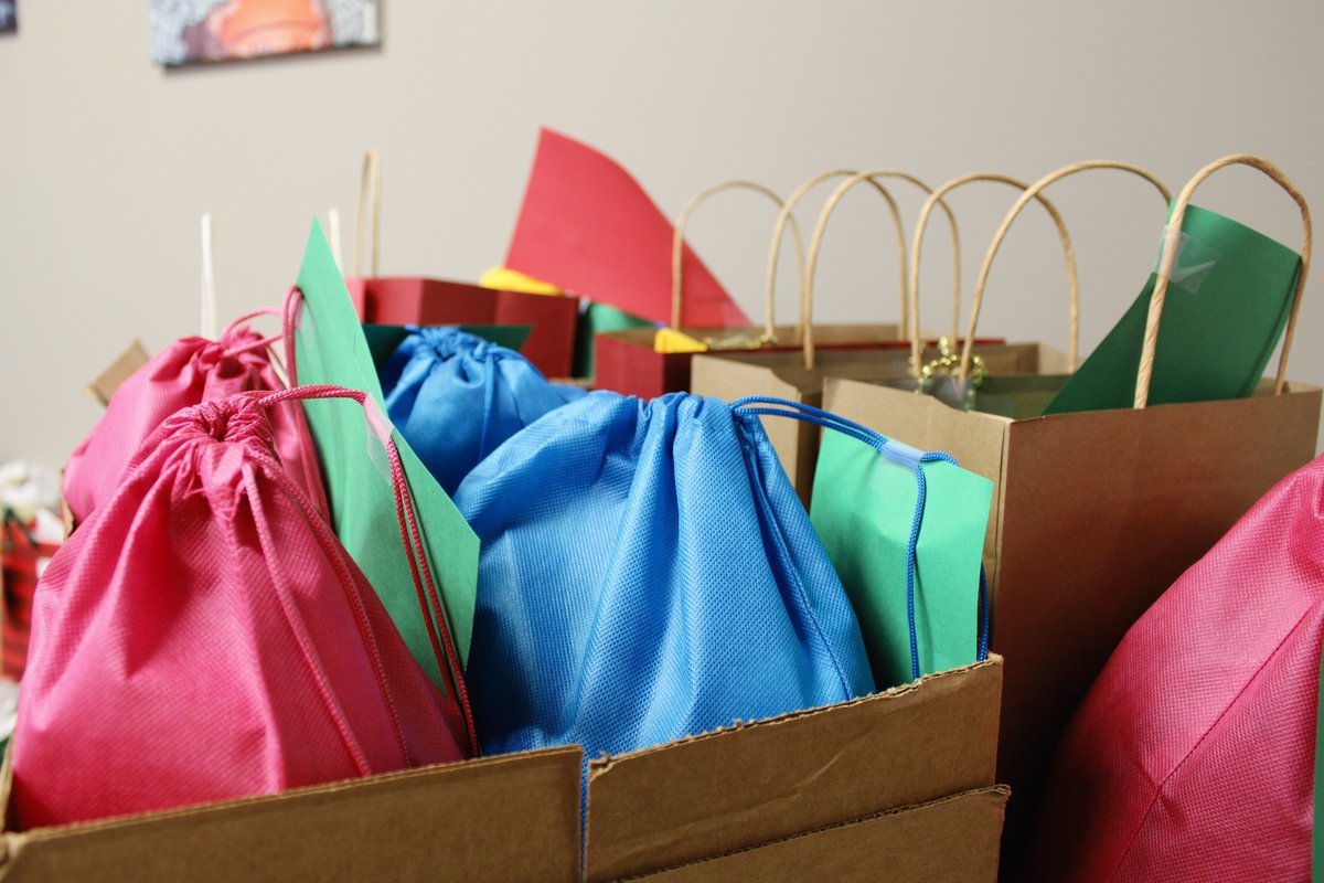 commlivmo's tweet image. For the last few years, Laurie Strickland and her students have collected &amp;amp; assembled gift bags of personal hygiene items in memory of her mother, Mary. They make a huge difference for those in our Residential program. We are so thankful for this thoughtful donation! @academy1818