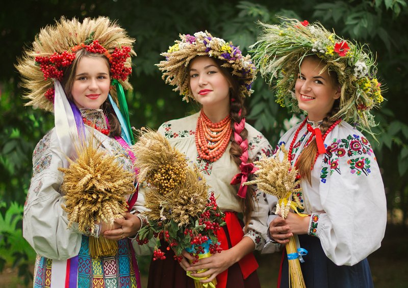 It is a decorated sheaf of grain (rye or wheat) made from a the first and the last stalks of grain reaped that year and brought home ceremonially from the fields by the queen of the harvest...  http://oldeuropeanculture.blogspot.com/2019/08/wheat-wreath.html