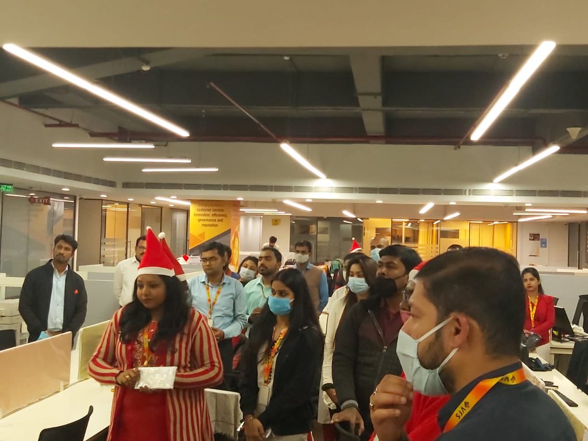 MaityKuldip's tweet photo. Christmas celebration at Office. #MerryChristmas #celebration #funatworkplace https://t.co/FHQHhVvQYs