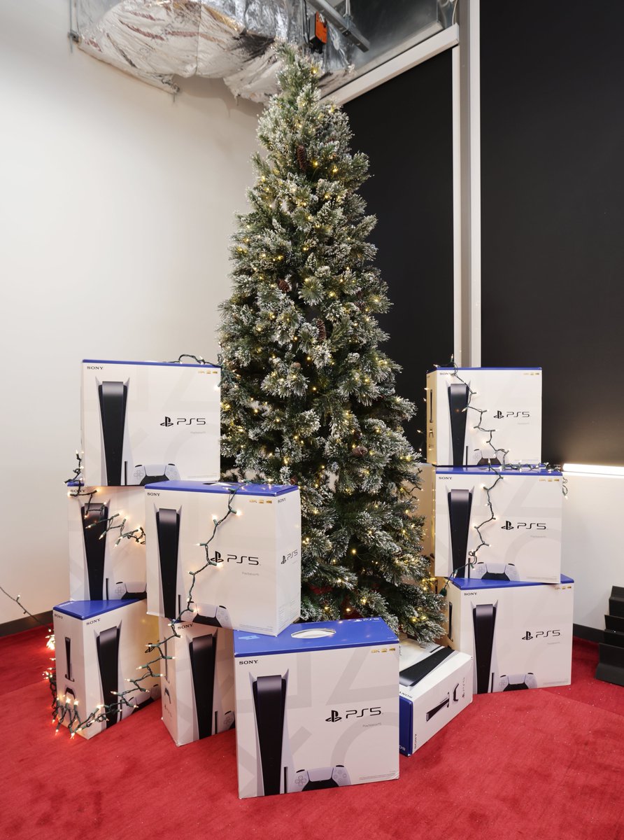 So I seem to have a few extra... anybody down for maybe a Christmas giveaway?