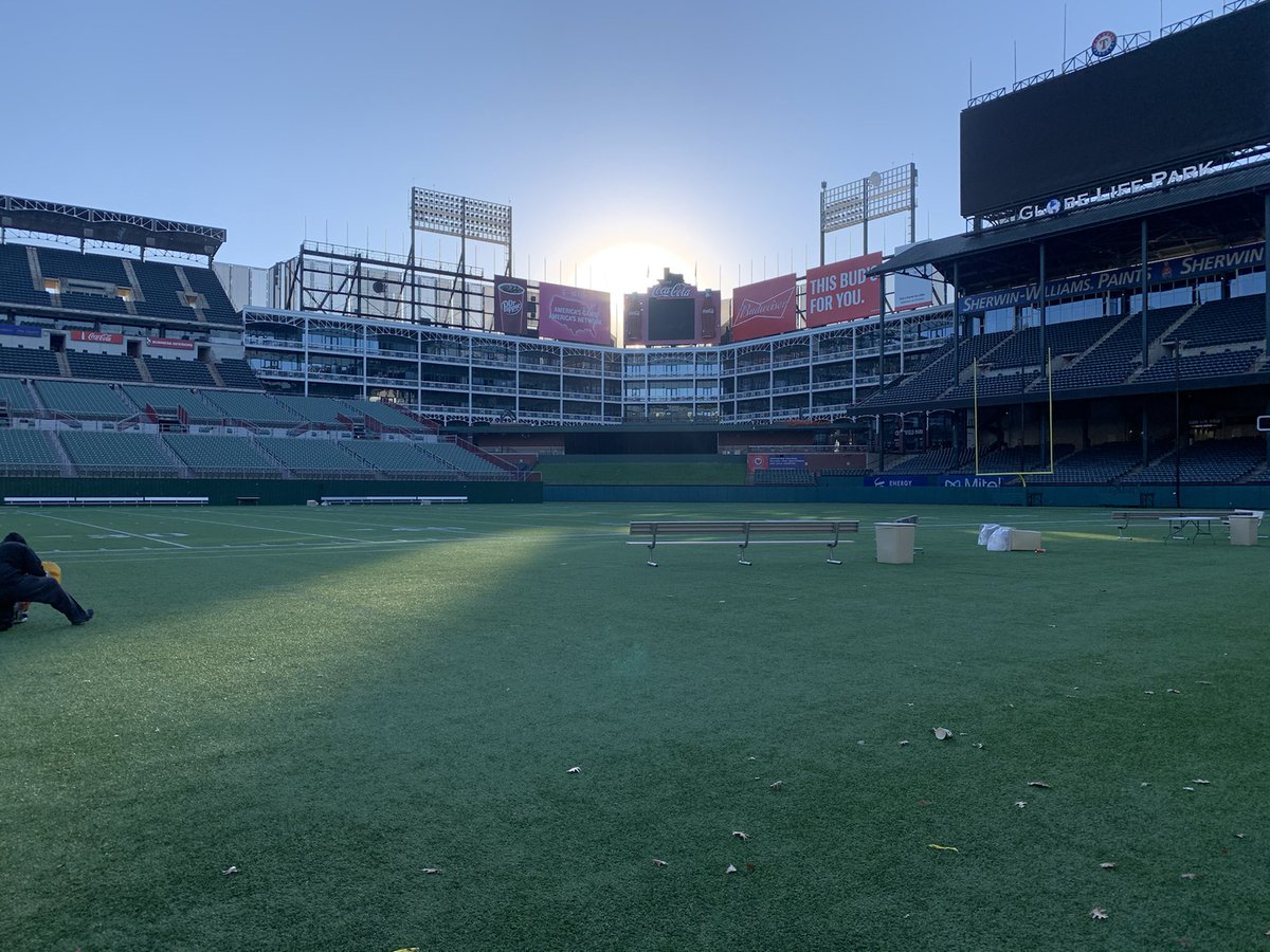sksmileyAT's tweet photo. Going to be a beat game day!!!
Christmas Eve Football!
🎄 🐆 🏈 ❤️ 🖤
#notanATproblem https://t.co/piE3GkYZzD