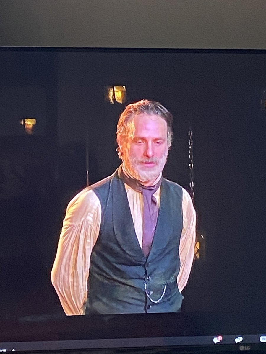 What a beautiful way to spend Christmas Eve. Andrew Lincoln & cast superb in #OVChristmasCarol Deeply moving.