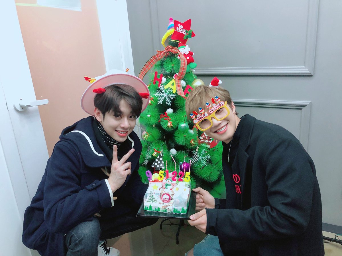 ab6_dh's tweet photo. #우리의_크리스마스보이_임영민
#HAPPY_BDAY_YOUNGMIN https://t.co/5kv8wJg9wM
