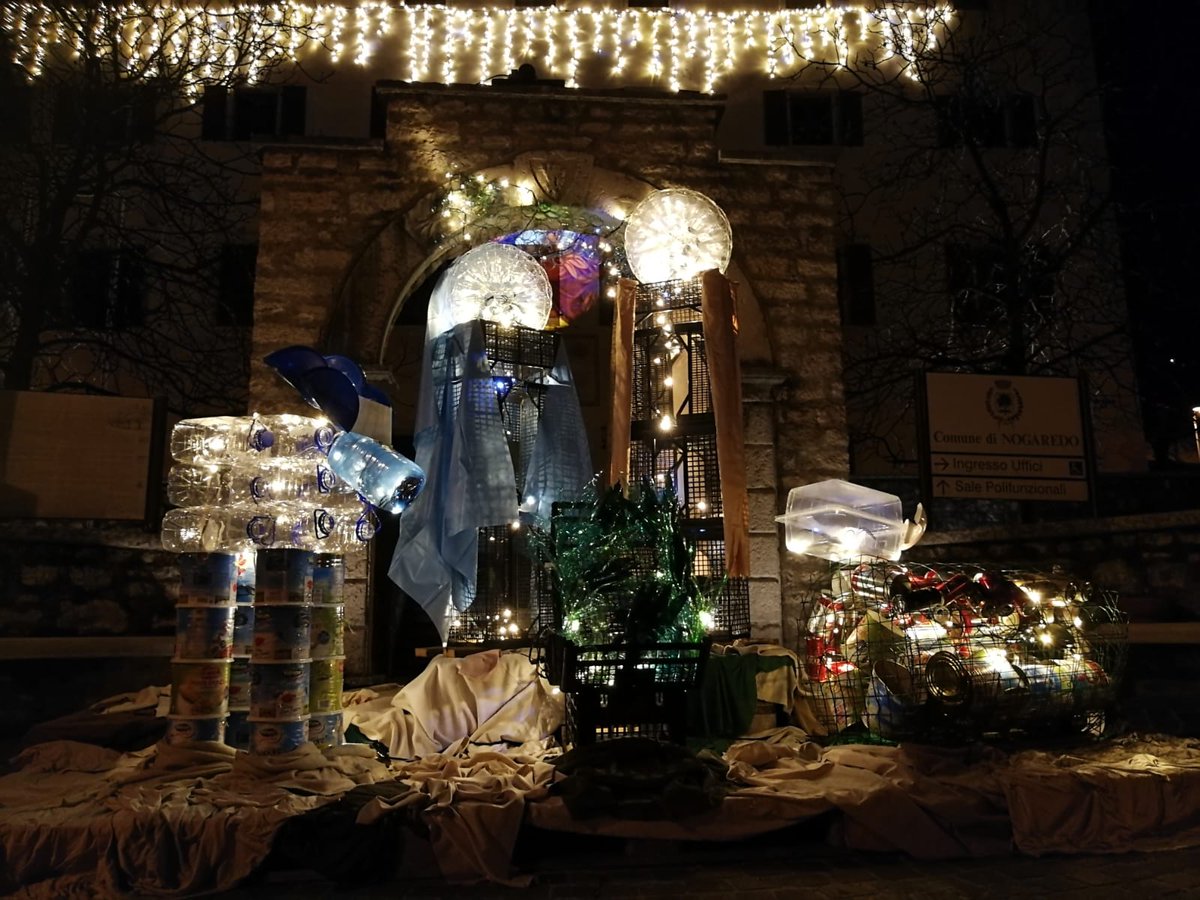BotturaSabrina's tweet photo. #buonefeste #MerryChristmas2020 #italya #trendingtopic #nogaredo #recycling #presepe #riciclo #green https://t.co/clg0UdAohl