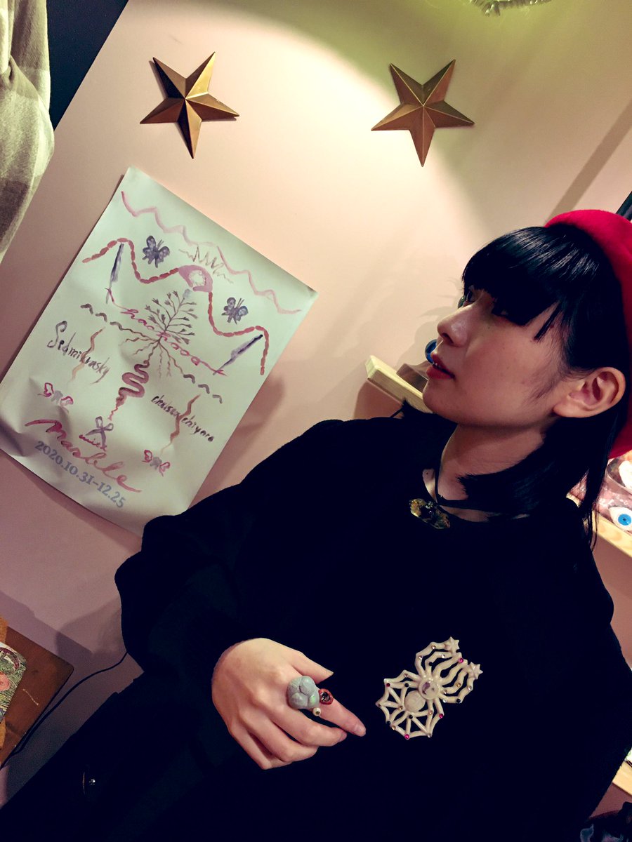 pukki_3ch's tweet photo. シオリーヌ登場の　#hachooo 会場

chelsea chiyoco × Sedmikrasky

大河原のセレクトショップ
MARBLeで開催の2人展　hachooo 

これ素敵💕と選ぶ指はchelまみれ

※撮影時のみマスク外し無言撮影
#撮影会　#装身具　#原画展
#リミテッドショップ  #ファッション https://t.co/d3nOhlasg5