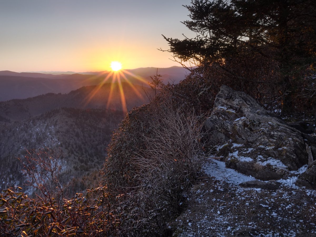 GreatSmokyNPS's tweet photo. Wishing everyone peace on Christmas Eve and throughout the holiday season! 

The Jumpoff, photo by Bob Carr. https://t.co/cKqeMU2S7U