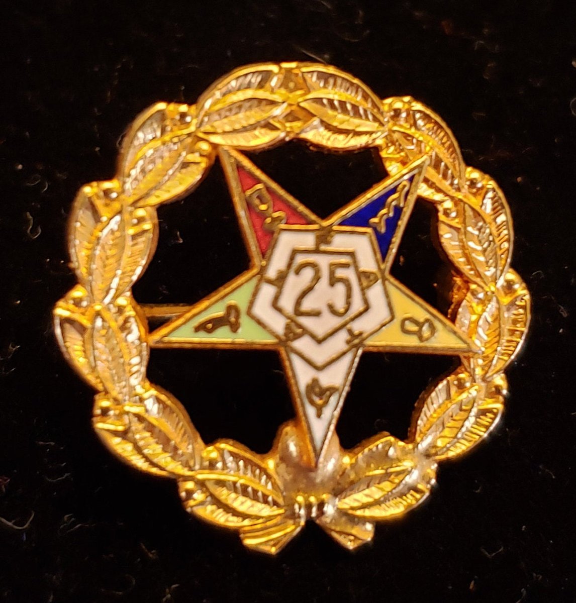 atticesoterica's tweet photo. Vintage Masonic Order of the Eastern Star Laurel Wreath 25 Year Gold Pin, Collectible Freemason Mason https://t.co/6ONsPtbJQX #AtticEsoterica #Etsy #Vintage #Collectibles #Antiques #GoldPin https://t.co/MHpcGhwGOs