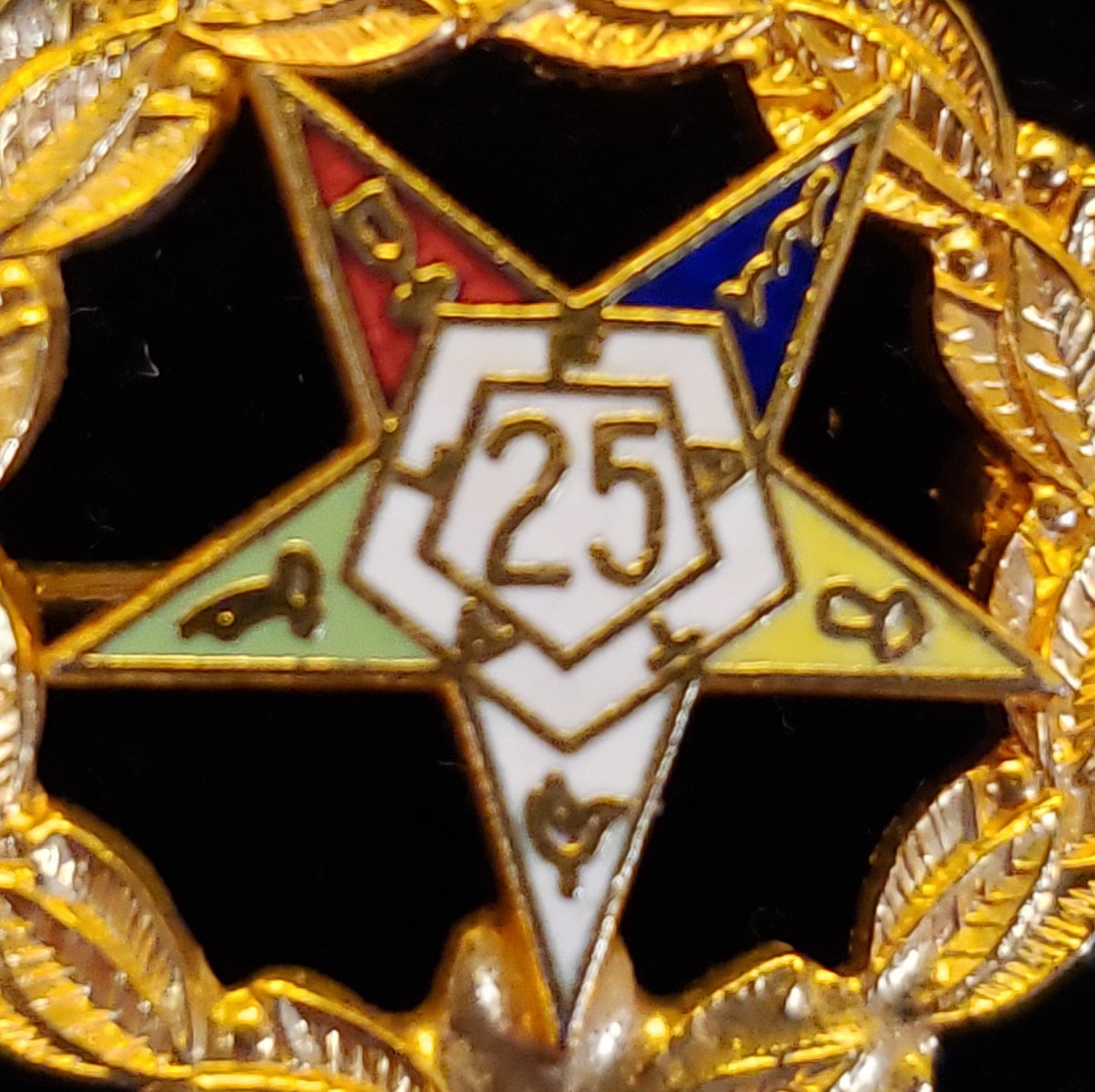 atticesoterica's tweet photo. Vintage Masonic Order of the Eastern Star Laurel Wreath 25 Year Gold Pin, Collectible Freemason Mason https://t.co/6ONsPtbJQX #AtticEsoterica #Etsy #Vintage #Collectibles #Antiques #GoldPin https://t.co/MHpcGhwGOs